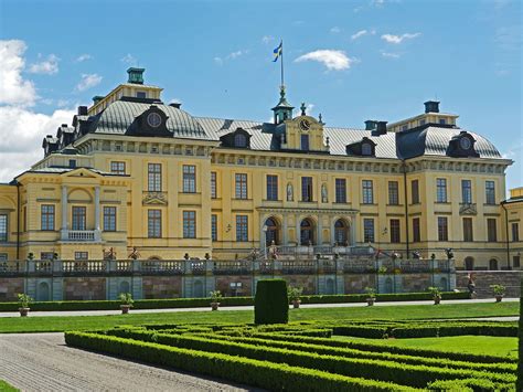 private-tour-to-drottninghom-palace-from-stockholm-sockholm-tours