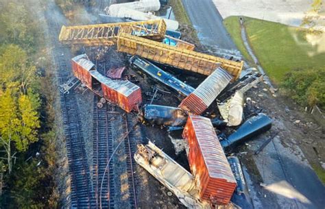 Train Derailment Causes Pileup In Texas Forces Evacuations Ktsa