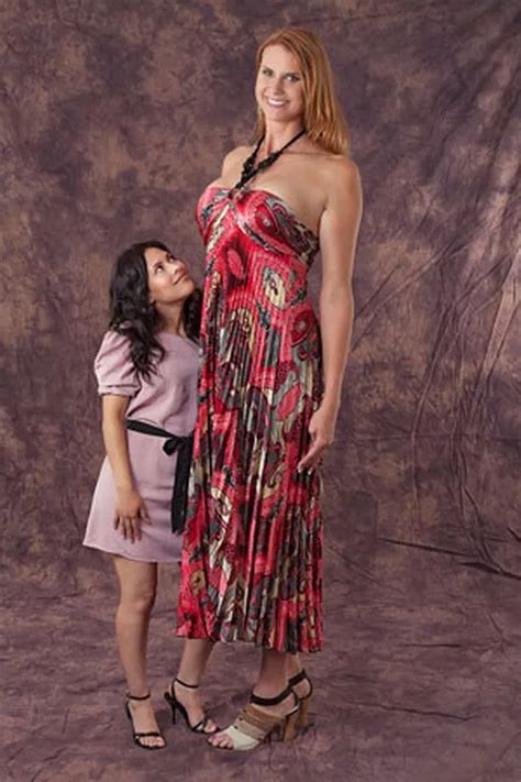 Meet Amazon Eve The World S Tallest Female Model Pic Mirror Online