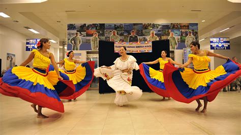 Para jugar, deben haber tantas sillas como participantes haya en el juego, y se quitará una silla antes de empezar. Bailes típicos de Colombia por regiones: de la cumbia al ...