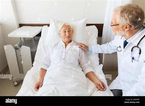 Doctor Visiting Senior Woman At Hospital Ward Stock Photo Alamy