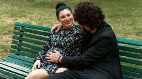 Regista, sceneggiatore e autore delle musiche. Giusy Ferreri con il pancione del video de "L'amore mi ...