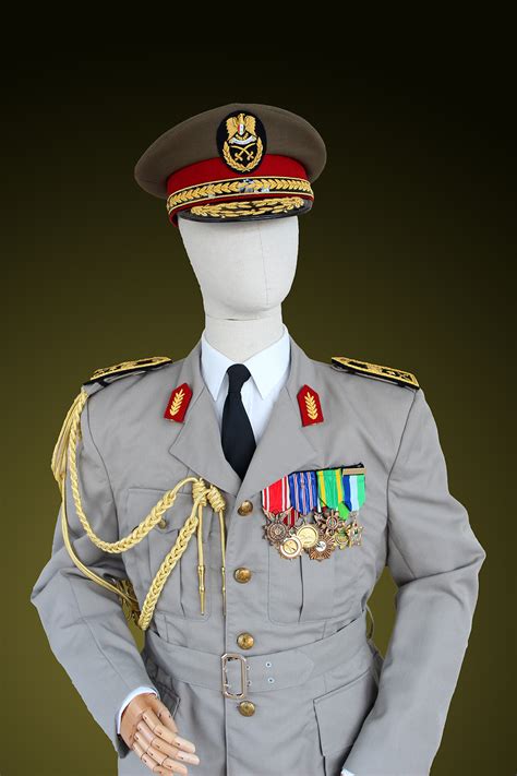 MILITARY UNIFORMS - La compagnie du costume