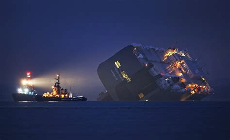Sea Ship Shipwreck Cargo Night Lights Wallpapers Hd Desktop And