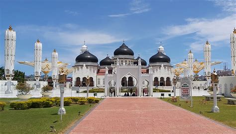 Masjid Raya Baiturrahman Sejarah Lokasi And Keunikan