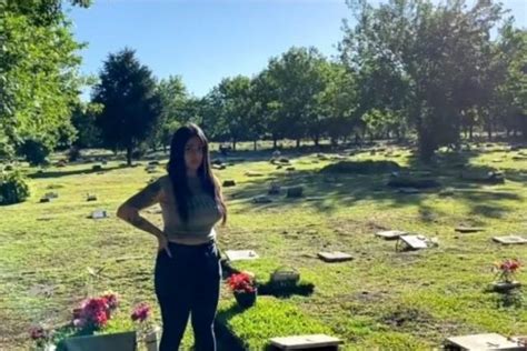 Escándalo En Un Cementerio De Hurlingham Grabaron Un Video Porno Profanaron Tumbas Y Lo