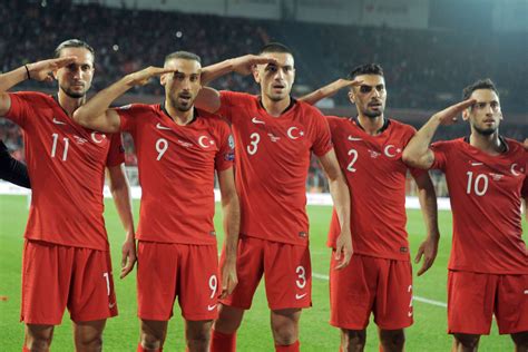 Das spiel gegen ungarn als sinnbild eines verkorksten jahres. Türkei vor Matchball: Deschamps hat großen Respekt - DTJ ...