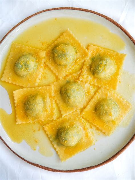 Spinach And Ricotta Ravioli With Lemon Butter Sauce Daens Kitchen