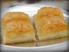 Baklava, sütlü tatlı, şerbetli tatlı, pasta, kuruyemiş ve diğer ürünler i̇stanbul içi aynı gün teslimat ile faruk güllüoğlu'nda! Güllüoğlu | Kaymaklı Baklava
