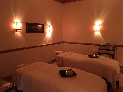 The Flowering Almond Spa The Founders Inn And Spa Couples Massage Chicago Hotels Virginia