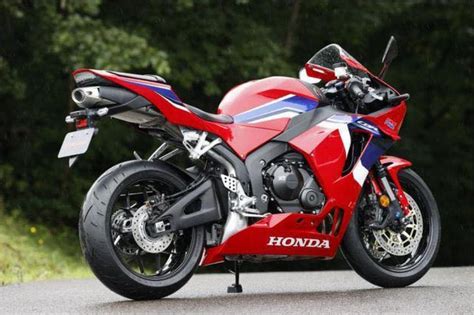 Honda's profilation of this bike. 2021 Honda CBR600RR - Here Are the First Unofficial Photos ...