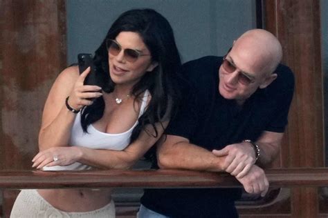Jeff Bezos And Lauren S Nchez Show Off Her New Engagement Ring On M