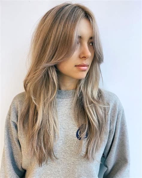 Time To Upgrade Your Lengthy Ash Blonde Hair By Wearing Some Textured