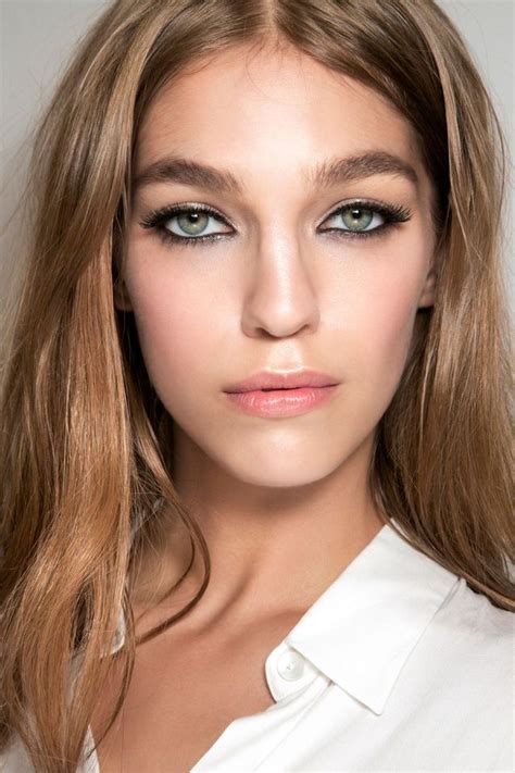 Maquillage yeux verts blonde - Comment maquiller des yeux verts - Elle