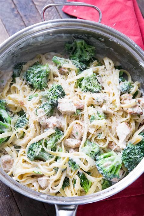 Chicken And Broccoli Alfredo Lemonsforlulu Com