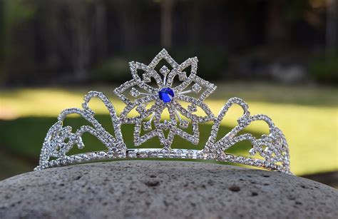 Let Your Inner Snow Queen Shine With This Amazing Tiara 3 Options For