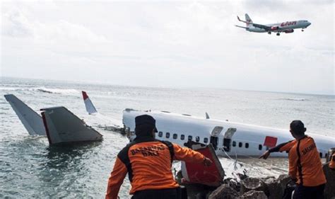 indonesian flight jt610 crashes lion air boeing 737 live coverage