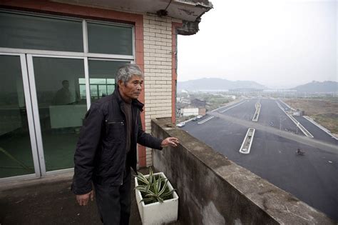 House In The Middle Of The Road Mirror Online