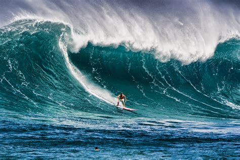 Surfing In Waimea Hawaii Photo On Sunsurfer