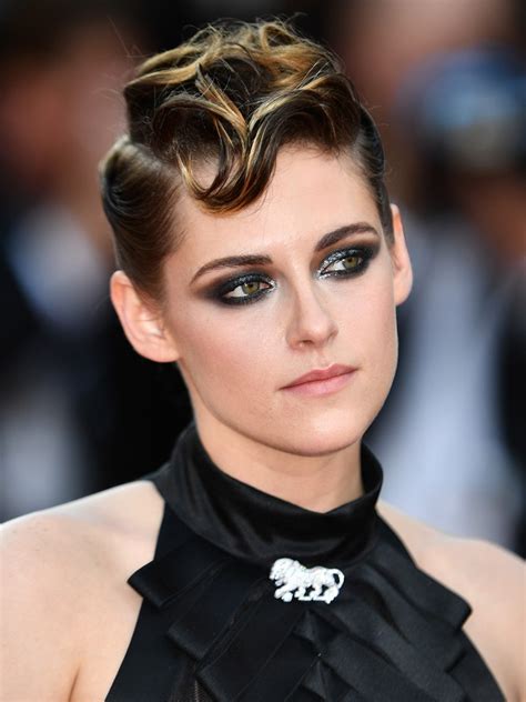 Her parents, john stewart and jules stewart, both work in film and television. Kristen Stewart Wears Cute Rattail Hairstyle at the 2018 ...