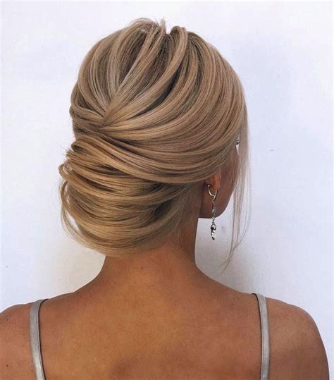 Think of the various dos you attend throughout the day and this can. 2020 的 60 Trendiest Updos for Medium Length Hair 主题