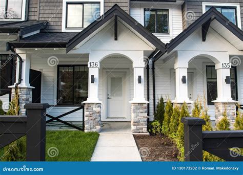 Beautiful New Contempory Suburban Attached Townhomes In A Canadian