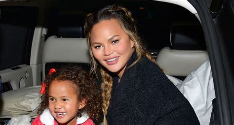 Chrissy Teigen And Daughter Luna Look Like Twins In New Pic