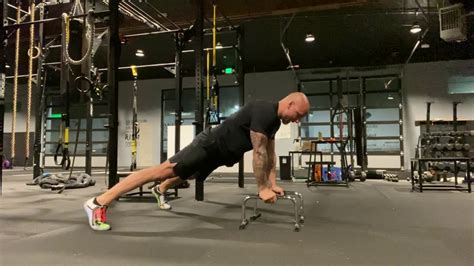 Advanced Single Arm Eccentric Push Ups To Build Muscle And Get To Your