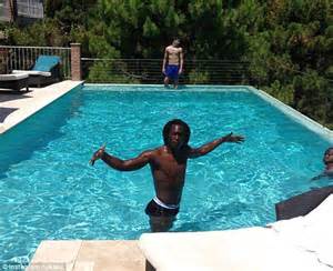 Maybe you would like to learn more about one of these? Romelu Lukaku: verloofde (v), vermogen, lengte, tattoo ...