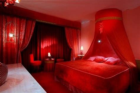 Melodinas Red Light Luxurious Bedrooms Red Rooms Bedroom Red