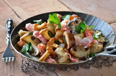 Mettre la semoule dans le panier du couscoussier et le poser. Poêlée de champignons aux lardons | Recette | Poelee ...