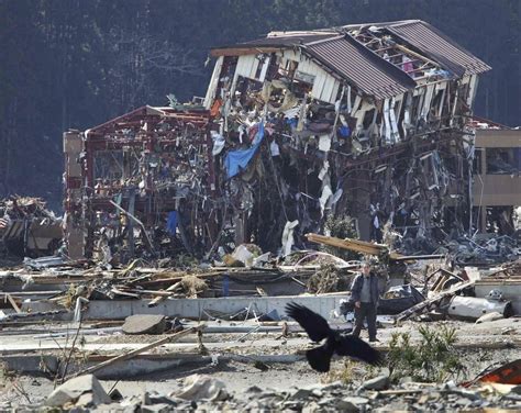 Tide of 1,000 bodies overwhelms quake-hit Japan - lehighvalleylive.com