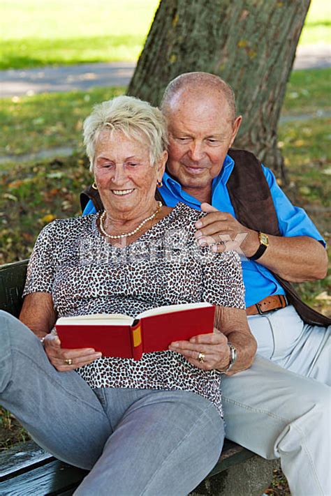 Älteres Senioren Paar Ist Verliebt Bilderbox Bildagentur Gmbh