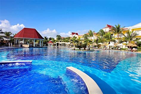 Rooms also feature classic amenities such as coffee makers, satellite television, and luxurious bathroom amenities. BAHIA PRINCIPE LUXURY ESMERALDA (PUNTA CANA): 9.537 fotos ...