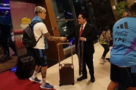 timnas argentina tiba di indonesia lionel messi absen dalam pertandingan melawan timnas