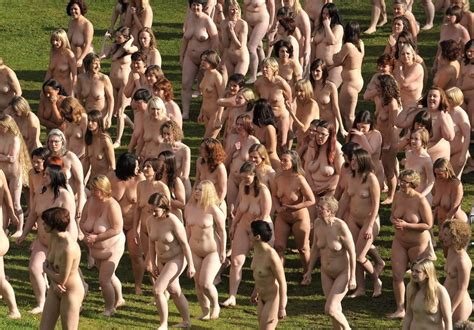 Spencer Tunick Nude Group Girls Play Amateur Nude Beach Selfie Min