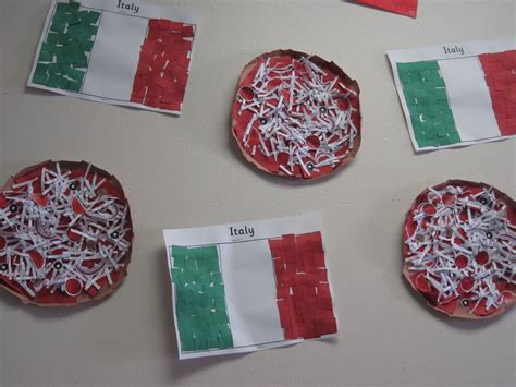 Italy Crafts Pizza And Italy Flag Learning Italian Italy For Kids