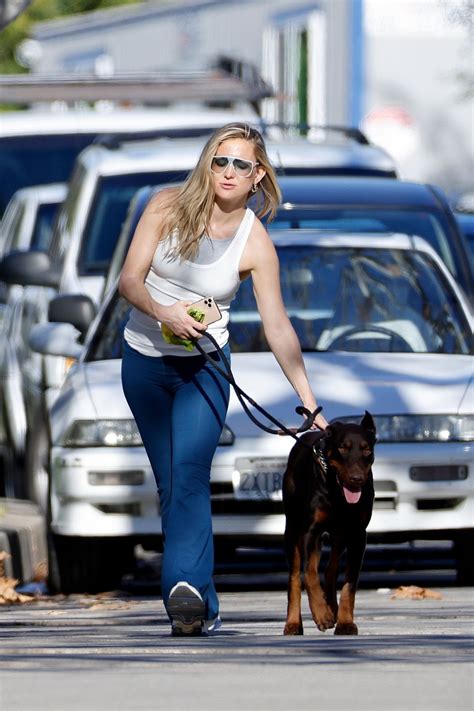 How do you lose a guy in 10 days? KATE HUDSON Out with Her Dog in Pacific Palisades 01/14/2021 - HawtCelebs