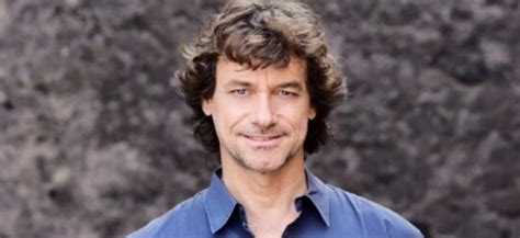 Alberto angela è membro dell'istituto italiano di paleontologia umana di roma e del centro studi e ricerche ligabue di venezia. Alberto Angela commosso per l'affetto degli spettatori ma ...