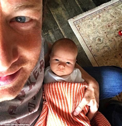 Jamie Olivers Wife Jools Melts Hearts With Bath Time Snap Of River