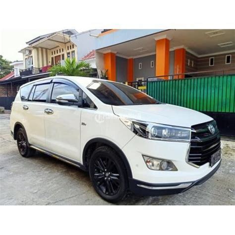 D bagian dalam anda akan melihat kemewahan dari mulai dashboard dengan konsep premium lengkap dengan sistem audio berkualitas yang menemani. Mobil Toyota Innova Venturer Bekas Harga Rp 305 Juta Tahun ...