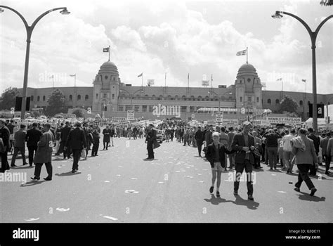 World Cup Final 1966 Fans Hi Res Stock Photography And Images Alamy