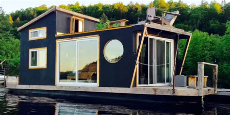 This Ontario Houseboat Is The Perfect Place For Your Next Escape Narcity