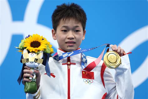 Chinas Quan Hongchan Takes Gold In Womens 10m Platform Diving Cgtn