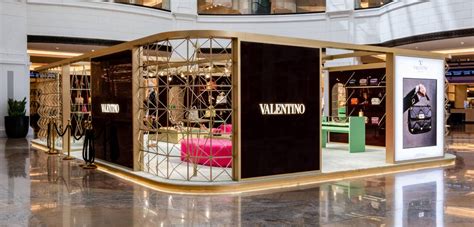 Big Names Pass By The Valentino Pop Up Store At Dubai Mall Itp Live