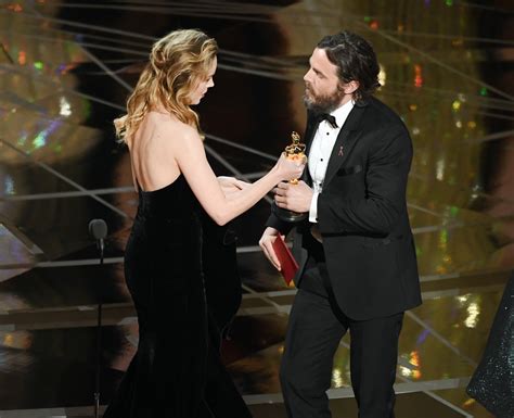 Brie Larson Addresses Why She Didnt Clap For Casey Affleck At The Oscars