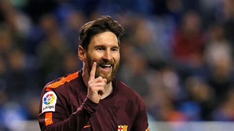 Lionel messi is 34 years old (24/06/1987). Lionel Messi Height, Bio, Net worth, Age, Family, Wife, Facts - Super Stars Bio