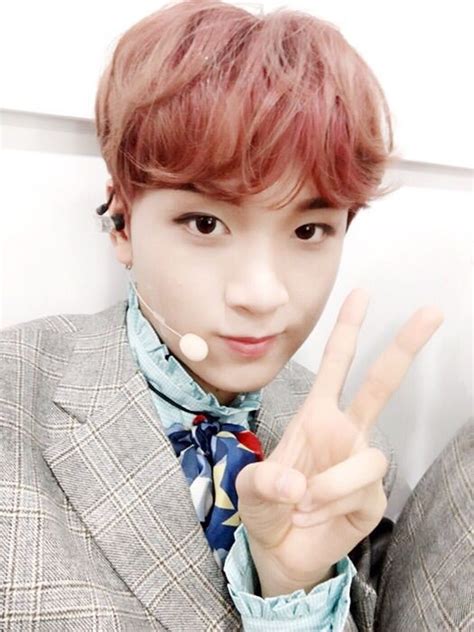 Haechan is a vocalist of nct 127, where he is the youngest, and nct dream. Vyrl Update : Haechan's Selcas (ft. NCT DREAM) | NCT (엔시티 ...