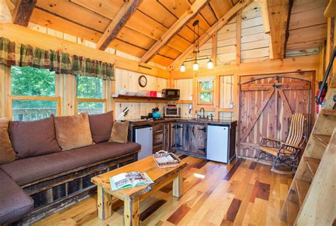 White oaks is the perfect, 2 bedroom 2.5 bath cabin with a generously sized loft that accommodates two queen beds and a 32' flat screen tv. White Oak - The Mohicans | Rustic Barn Wedding Venue, Tree ...