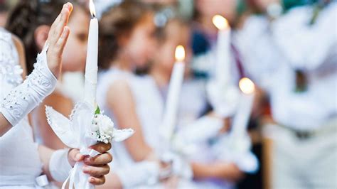 La Première Communion Dans Léglise Catholique